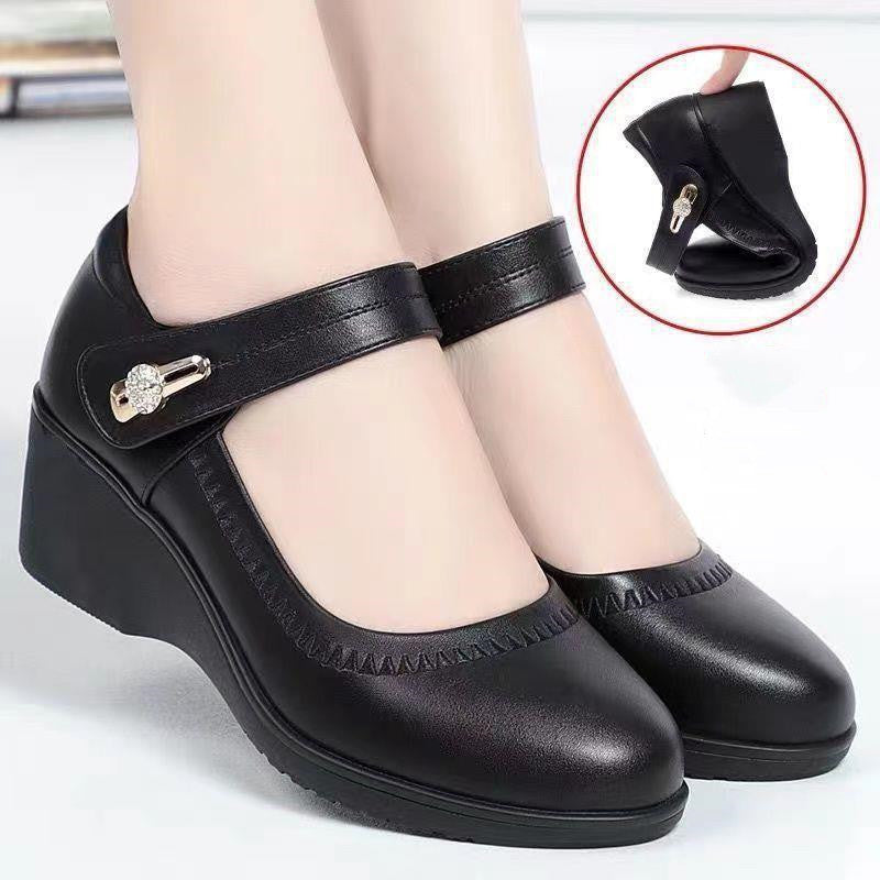 👡【35-41】2025 nuevos zapatos de mujer de piel suave con tacón de cuña antideslizante y suela blanda