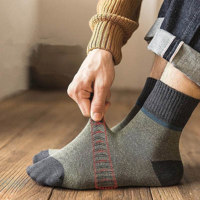 😍🧦 【10 par 】 Ciepłe wełniane skarpetki antybakteryjne i dezodorujące na jesień i zimę-3852191