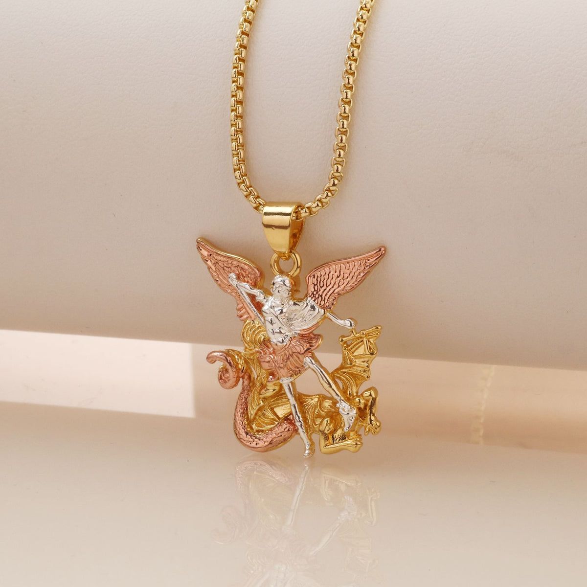 💥Naszyjnik z aniołem stróżem w trzech kolorach złota – Elegancki i symboliczny – Idealny na co dzień lub na prezent – Subtelny i pełen znaczenia ✨💛🪽