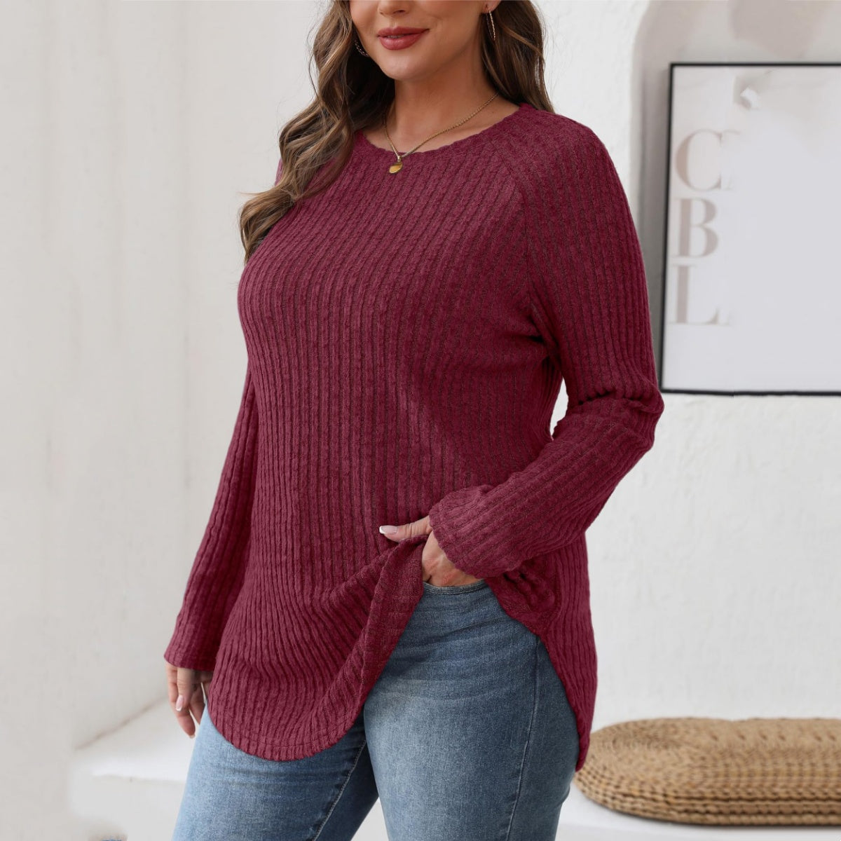 Klasyczny sweter dzianinowy na jesień i zimę – miękki, ciepły i kobiecy.