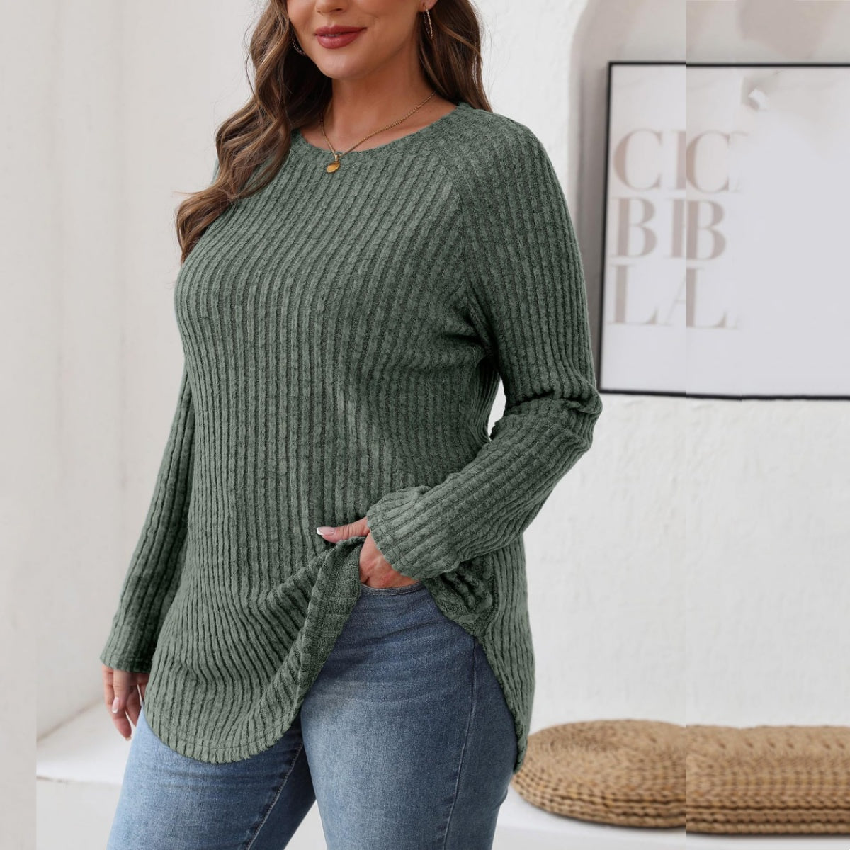 Klasyczny sweter dzianinowy na jesień i zimę – miękki, ciepły i kobiecy.