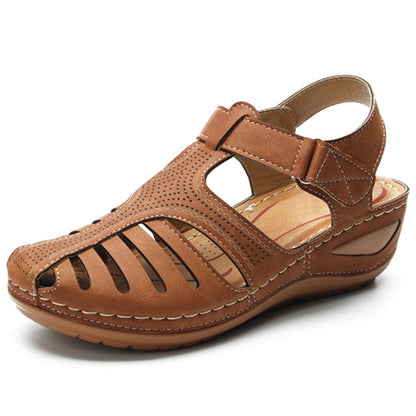 Nuevas sandalias transfronterizas de tallas grandes para mujer, sandalias romanas de tacón de cuña calado con punta cerrada para mujer.