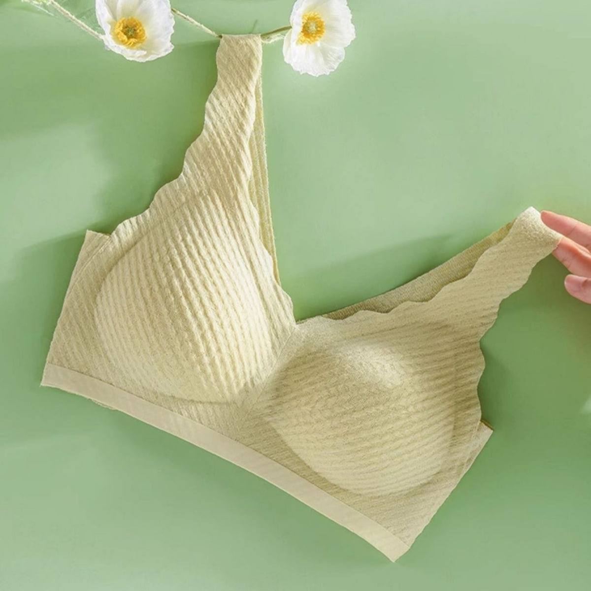 🔥👙【Комплект от 4 части】Безшевен сутиен с дантела - без банели, удобен и дишащ✨