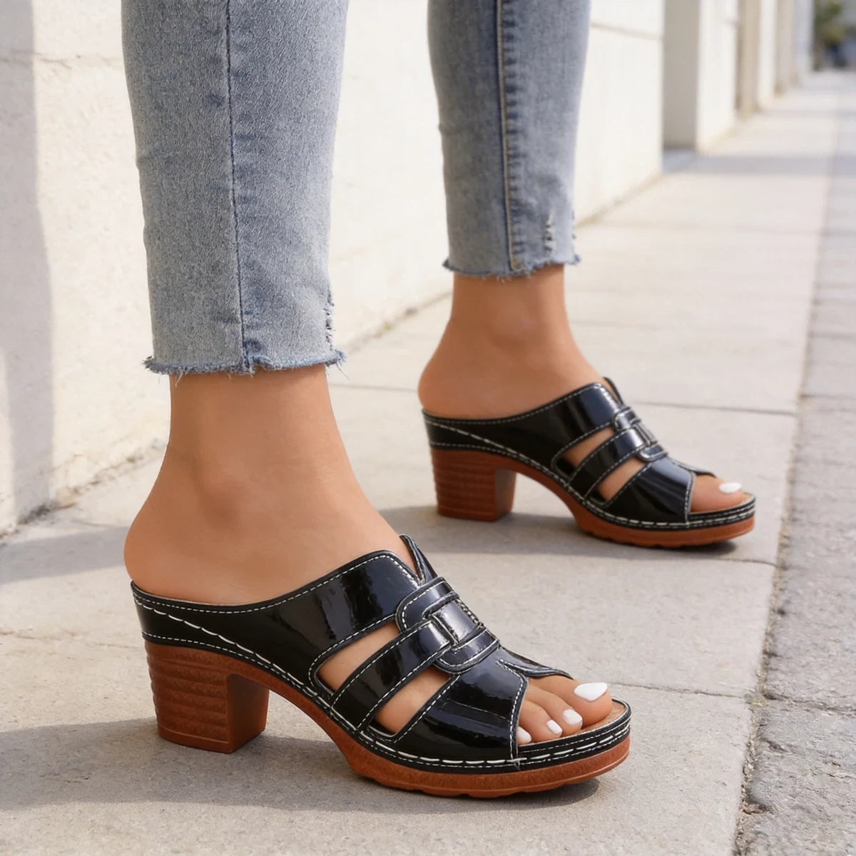 🛍️ ¡Elegancia veraniega! Sandalias modernas de tacón grueso con diseño calado | Tallas 36-43.