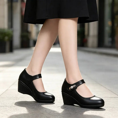 👡【Veľkosti 35-41】Mäkké kožené topánky s mäkkou podrážkou a protišmykovým klinovým podpätkom: ideálne pre mamičky.
