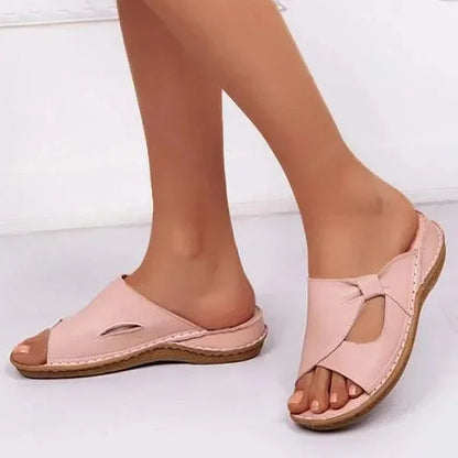 ✨👡【Wyprzedaż letnia】🔥🌈【35-43】Modne i wygodne damskie skórzane kapcie domowe i na zewnątrz