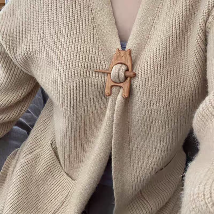 🎁【Kupte 2 a získejte 1 zdarma】🎁Dřevěné brože s kreslenými zvířátky, kreativní design, ideální volba jako dárek.