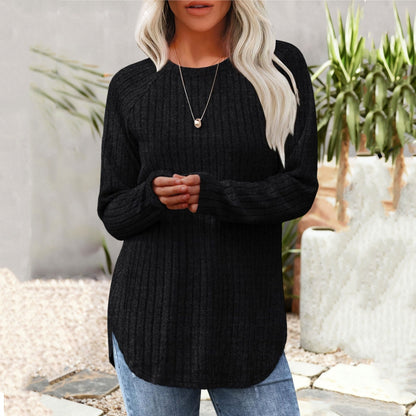 Klasyczny sweter dzianinowy na jesień i zimę – miękki, ciepły i kobiecy.