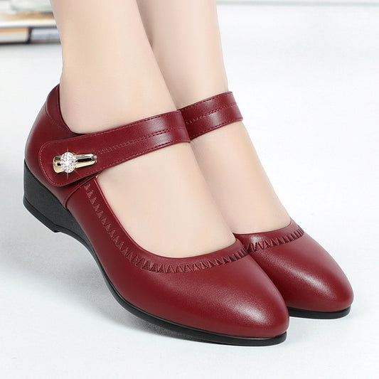 👡【35-41】2025 nuevos zapatos de mujer de piel suave con tacón de cuña antideslizante y suela blanda