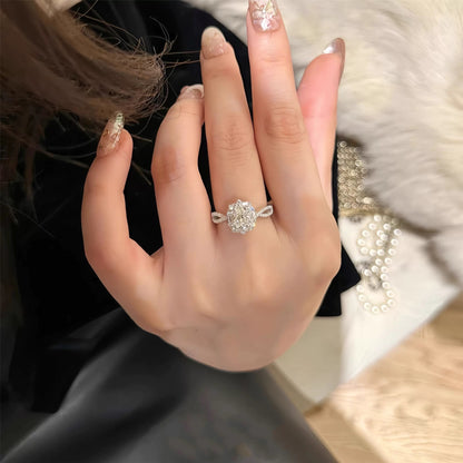 💍🌠Anillo artesanal con gypsophila, diseño ajustable con banda abierta.