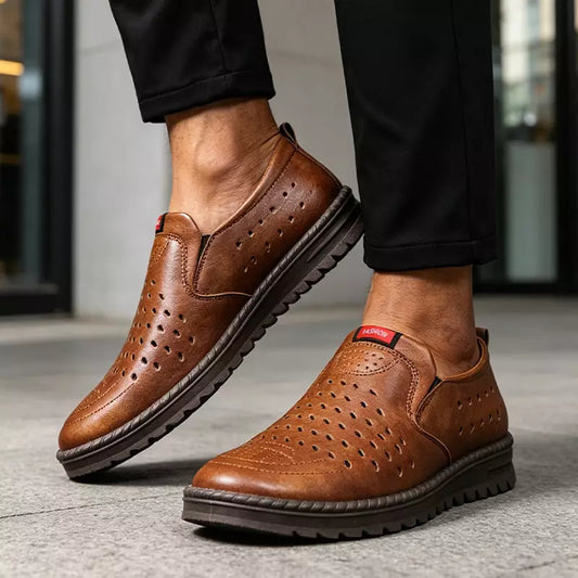 👞50% de descuento🏆 Zapatos de hombre de piel suave con perforaciones transpirables, adecuados tanto para ocasiones formales como informales. ✅️Pago contra entrega