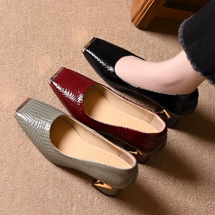 🔥【50% zniżki】🔥【35-42】🥿Nowe francuskie buty z grubymi obcasami i fakturą, płytkie otwarcie. Kwadratowy nosek, gruby obcas, modny styl