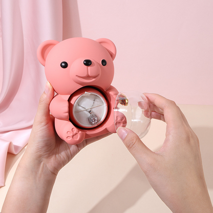 ✨Rozkošný plyšový medvídek s konzervovanými růžemi - Medvídek ozdobený pravými růžemi, zabalený v nádherné dárkové krabičce - romantický dárek.