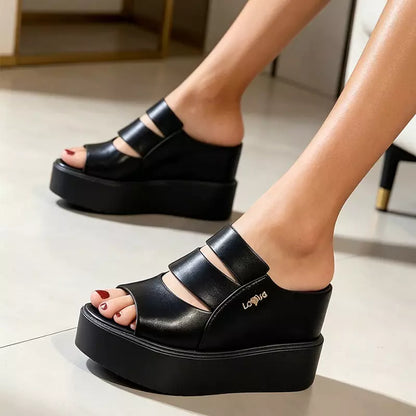 Estas nuevas zapatillas de 2026 están hechas de cuero auténtico, son impermeables, tienen una suela gruesa y son elegantes y atractivas.
