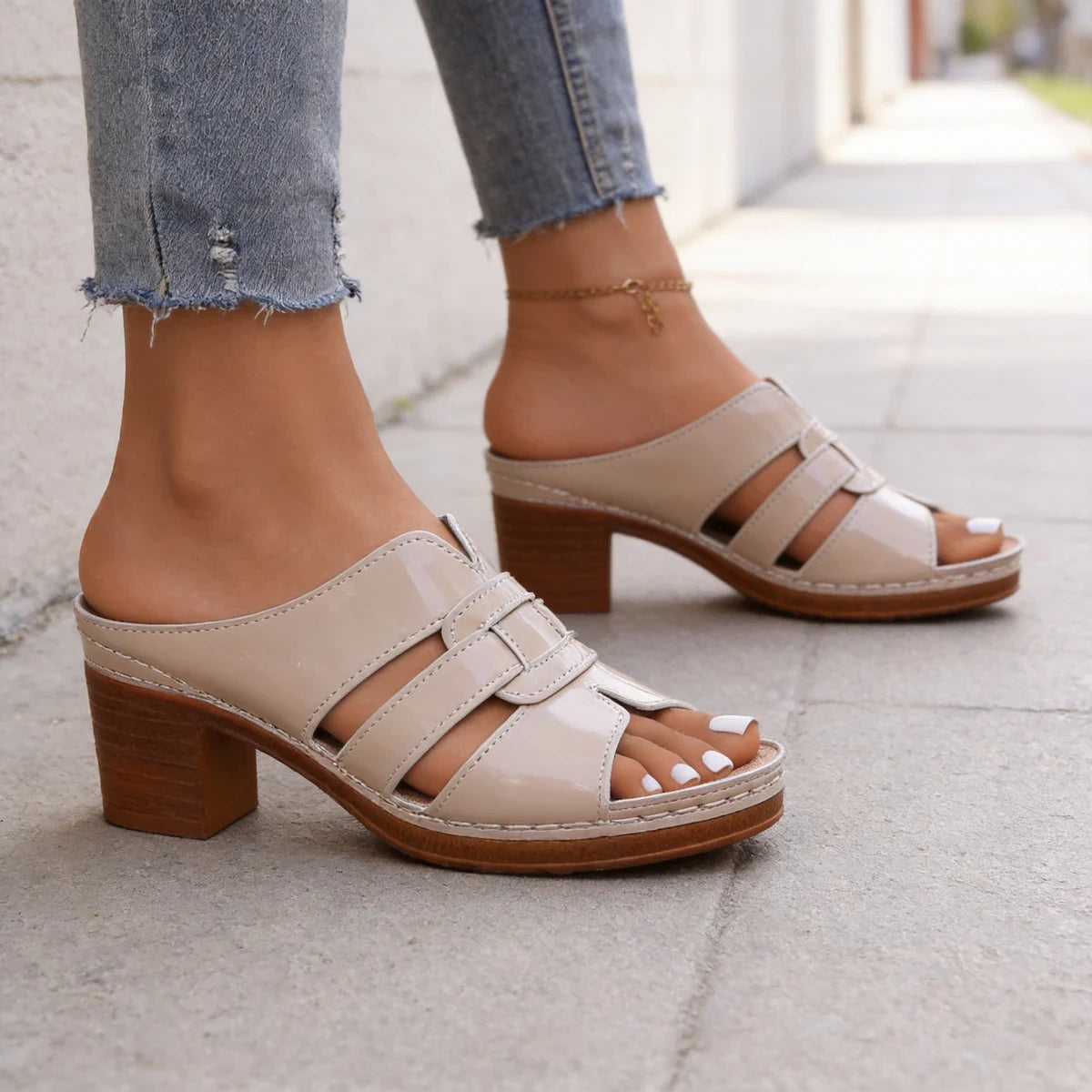 🛍️ ¡Elegancia veraniega! Sandalias modernas de tacón grueso con diseño calado | Tallas 36-43.