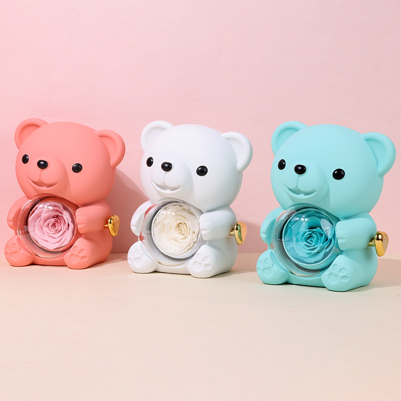 ✨Rozkošný plyšový medvídek s konzervovanými růžemi - Medvídek ozdobený pravými růžemi, zabalený v nádherné dárkové krabičce - romantický dárek.