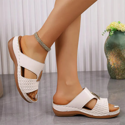🔥🎉【Tallas 36-43】Zapatillas de verano elegantes para mujer: diseño de punta abierta, adornos metálicos