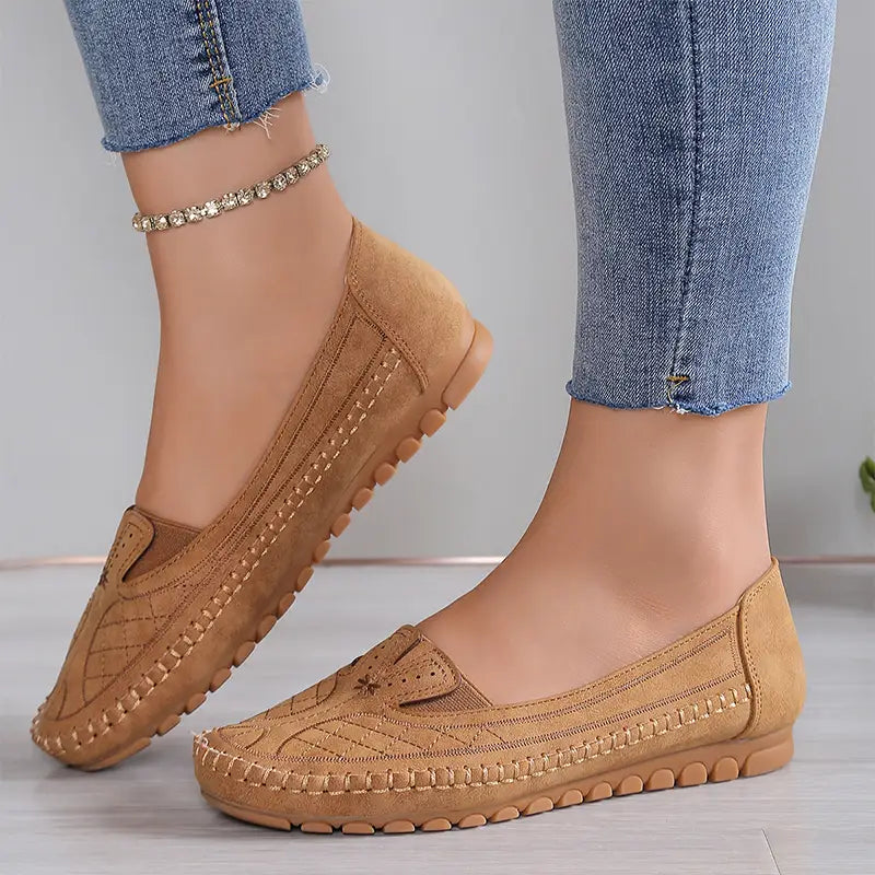 ☁【Suaves y cómodas, no querrás quitártelas】Zapatillas casuales con estilo, bordadas y con una suela ultrasuave.
