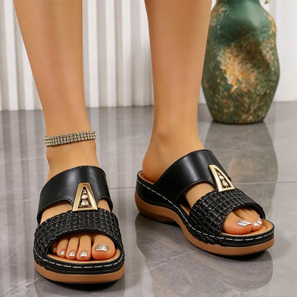 🔥🎉【Tallas 36-43】Zapatillas de verano elegantes para mujer: diseño de punta abierta, adornos metálicos