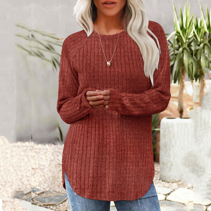 Klasyczny sweter dzianinowy na jesień i zimę – miękki, ciepły i kobiecy.