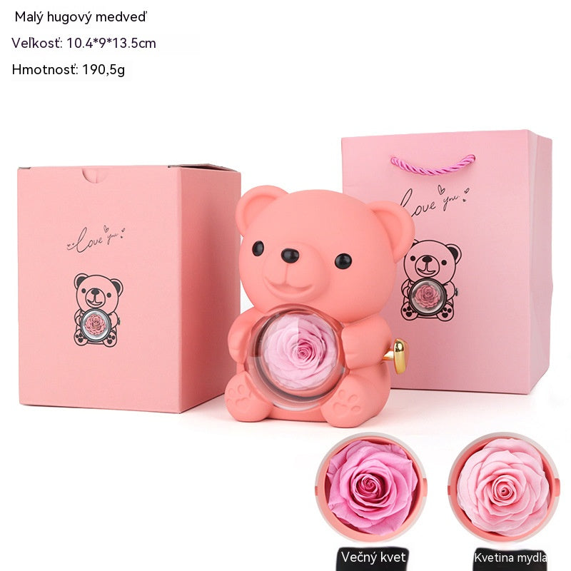 ✨Rozkošný plyšový medvídek s konzervovanými růžemi - Medvídek ozdobený pravými růžemi, zabalený v nádherné dárkové krabičce - romantický dárek.