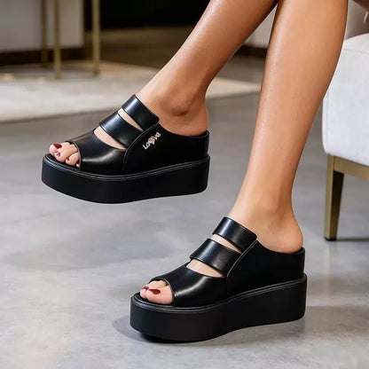 Estas nuevas zapatillas de 2026 están hechas de cuero auténtico, son impermeables, tienen una suela gruesa y son elegantes y atractivas.