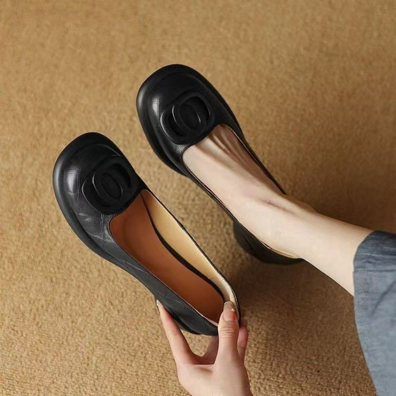 👠【35-40】2025 nove 4CM svestrane modne mekane kožne cipele s retro debelom petom i okruglim prstima