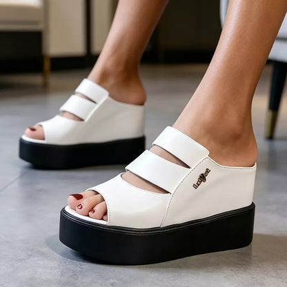 Estas nuevas zapatillas de 2026 están hechas de cuero auténtico, son impermeables, tienen una suela gruesa y son elegantes y atractivas.