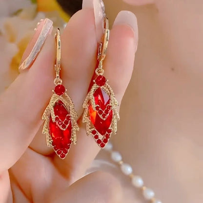 🔥【Kup 1, otrzymaj 1 gratis】💥【Nowy styl 2025】Eleganckie złote kolczyki z błyszczącymi diamentami