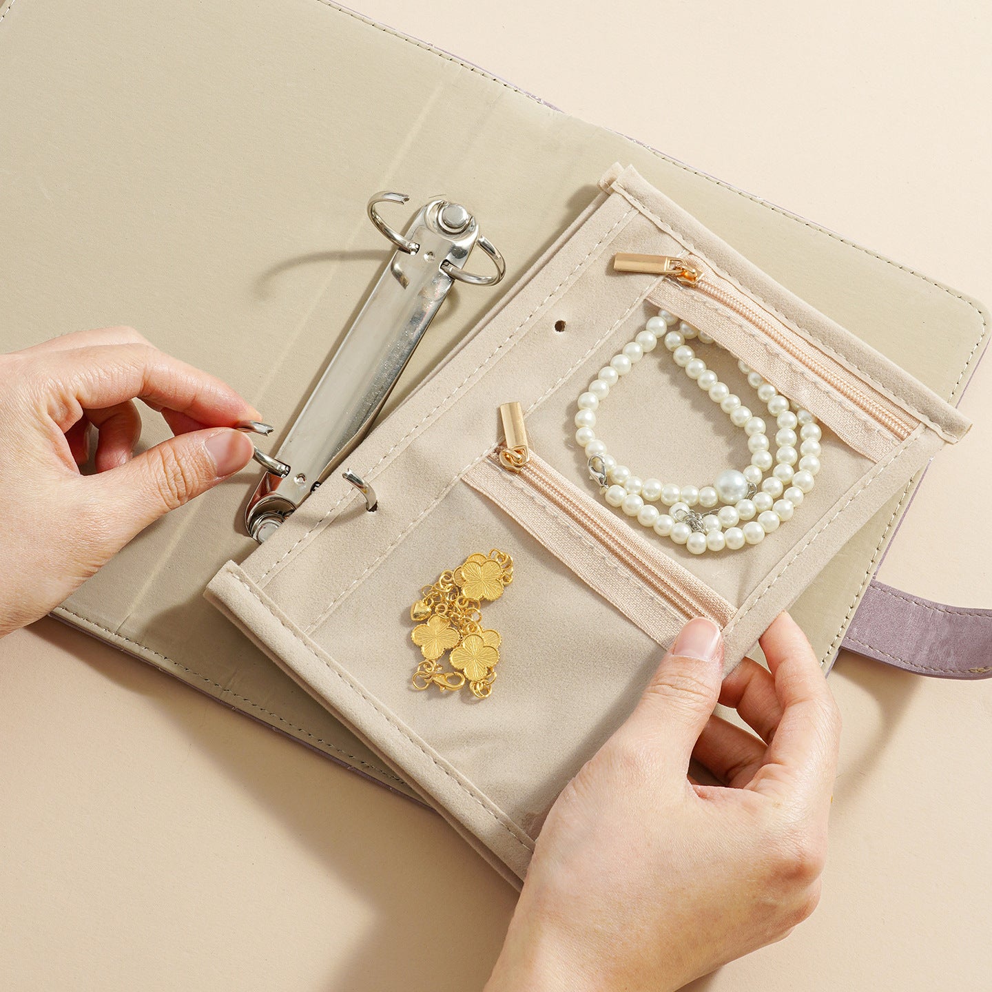 🔥 Гореща 50% отстъпка 🔥 Стилна преносима чантичка за бижута с кариран мотив